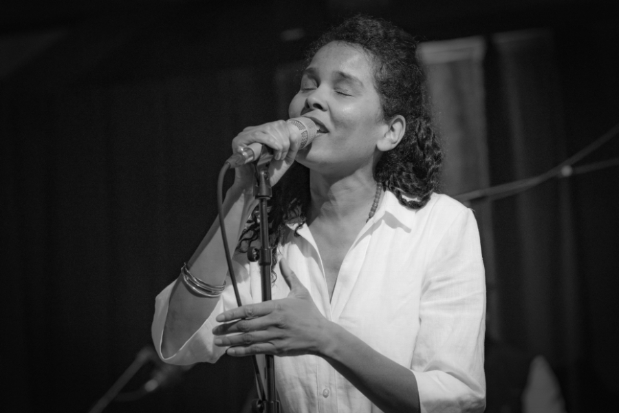 maya-likembe-solo-photo-dsf2502-small